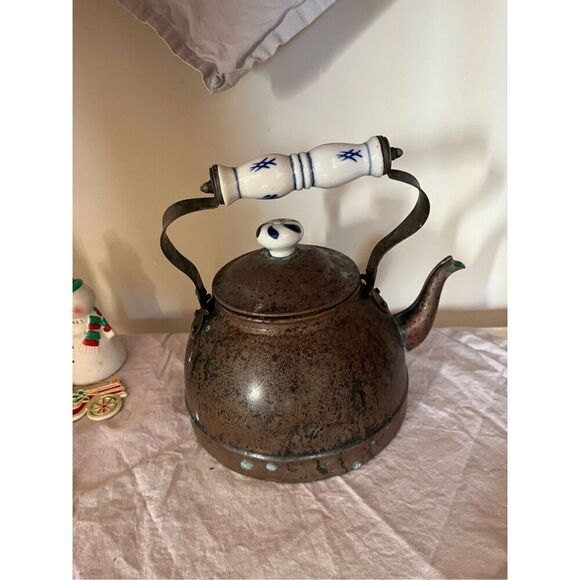 Vintage Copper Kettle with Porcelain Handle cottage decor Rusty patina - Picture 2 of 3